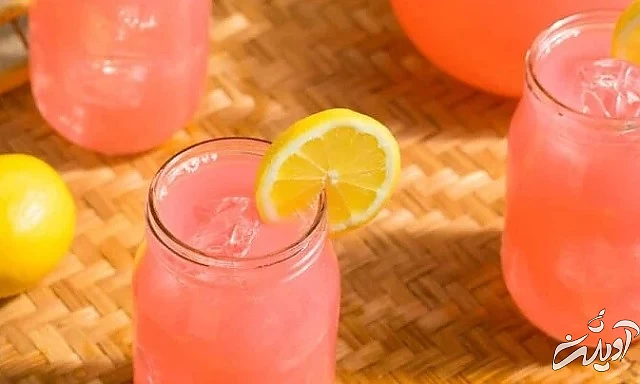 هلو ها را پوره و آب گازدار را اضافه کنید هلو ها را پوره و آب گازدار را اضافه کنید